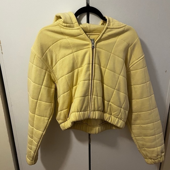 Aritzia TNA Quilted Sweatshirt - Picture 5 of 8